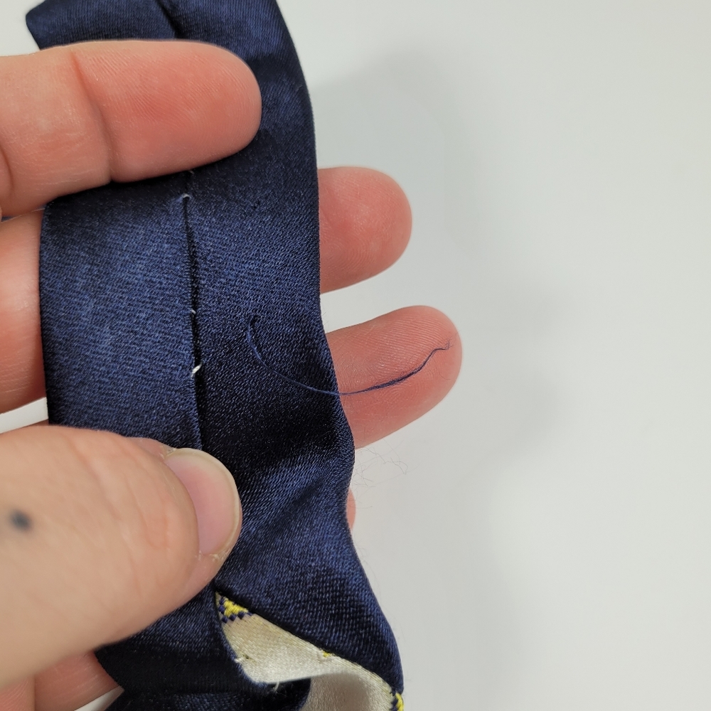 VERSACE | 100% silk tie - Picture 6 of 10
